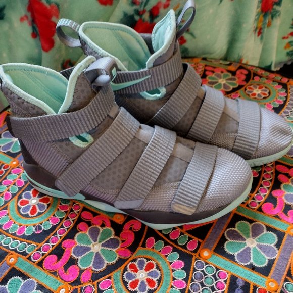 Nike Other - Kids Size 6Y  Lebron Zoom Soldier XI SFG basketball Sneakers